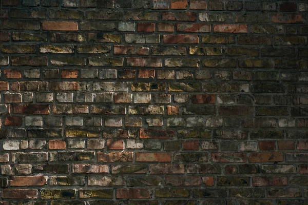 Vieux fond de mur de briques rugueux, vue plein cadre — Photo de stock