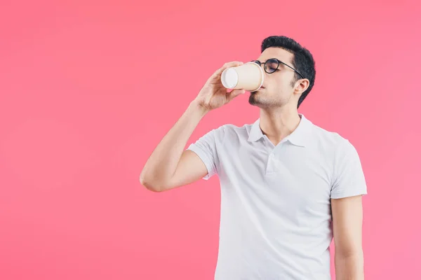 Handsome man with closed eyes drinking coffee to go isolated on pink — Stock Photo