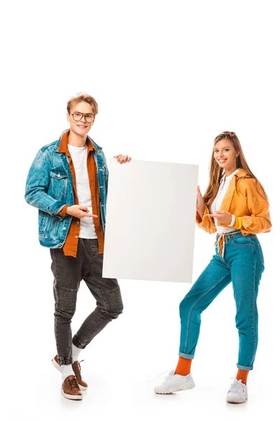 Elegante casal hipster apontando para banner vazio isolado no branco — Fotografia de Stock