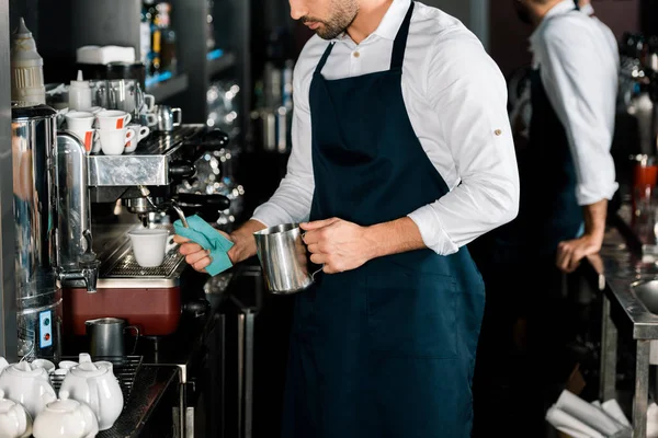 Cropped view of barman in apron preparing coffee with coffee machine — Stock Photo