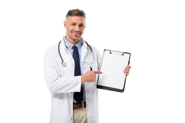 Médico sorrindo apontando com o dedo no diagnóstico isolado em branco — Fotografia de Stock