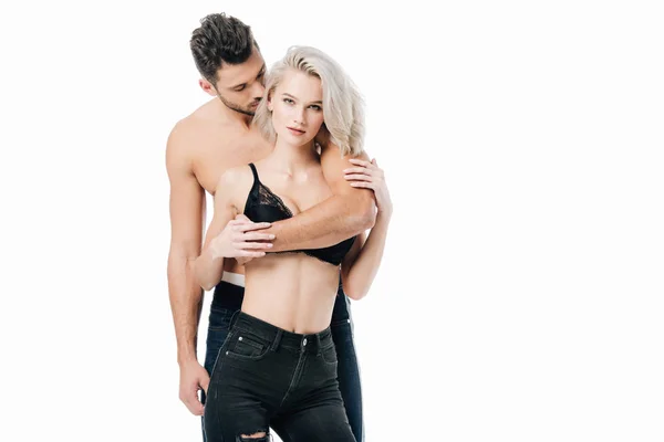 Uomo che tiene donna bionda in abbraccio appassionato isolato sul bianco — Foto stock