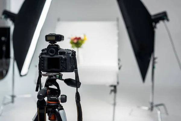 Close-up view of professional photo camera in photo studio — Stock Photo