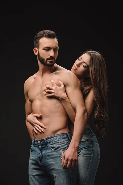 Sexual casal erótico abraço isolado no preto — Fotografia de Stock