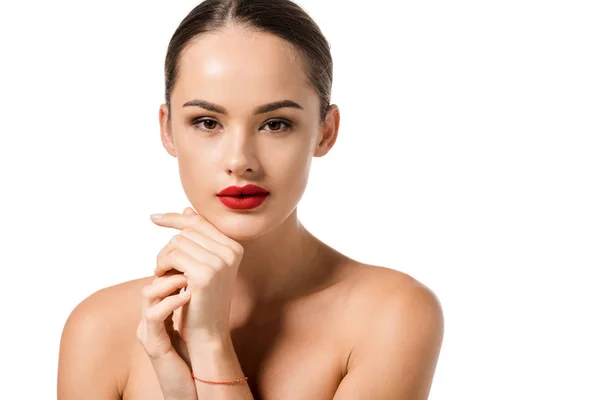 Chica atractiva con labios rojos y hombros desnudos aislados en blanco - foto de stock