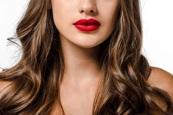 Chica con el pelo castaño largo y labios rojos aislados en blanco - foto de stock