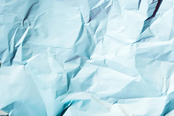 Верхний вид светло-голубой смятой бумажной текстуры — стоковое фото