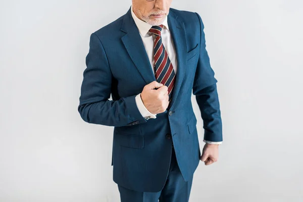 Vista aerea dell'uomo maturo in giacca e cravatta isolato sul grigio — Foto stock