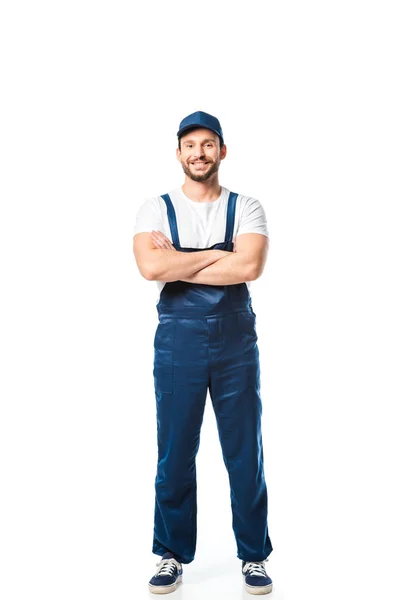 Bonito mover no uniforme com braços cruzados olhando para câmera isolada no branco — Fotografia de Stock