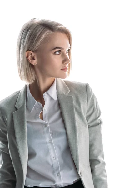 Ernste, schöne blonde Geschäftsfrau, die isoliert auf Weiß wegschaut — Stockfoto