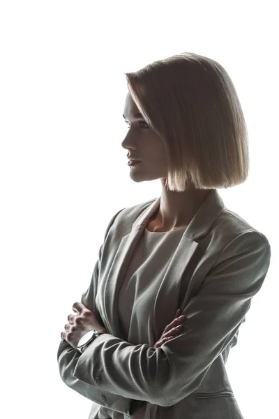 Hermosa, mujer de negocios segura con brazos cruzados aislados en blanco — Stock Photo