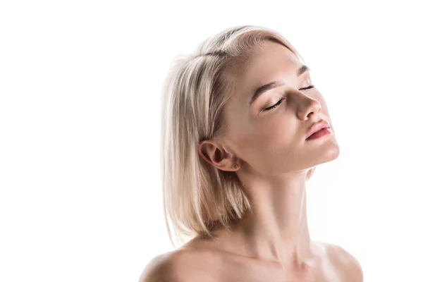 Schöne nackte Frau mit geschlossenen Augen isoliert auf weiß — Stockfoto