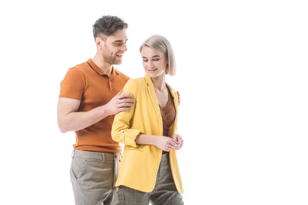 Alegre bonito homem abraçando mulher muito sorridente isolado no branco — Fotografia de Stock