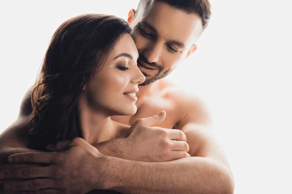 Bärtiger schöner Mann umarmt Freundin isoliert auf weiß — Stockfoto