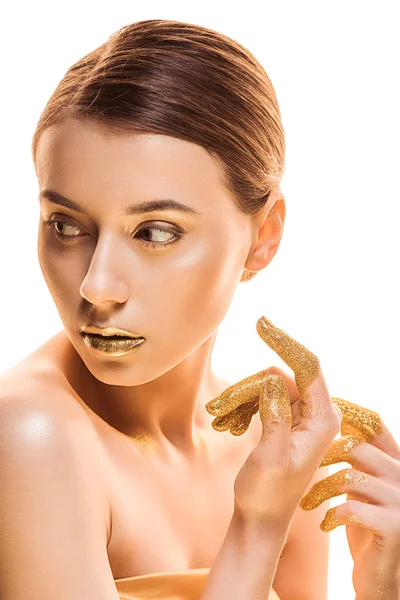 Jovem mulher bonita nua com maquiagem dourada e brilhos nos dedos isolados em branco — Fotografia de Stock