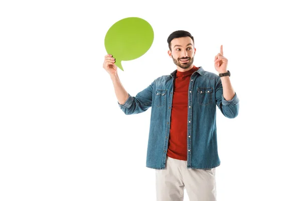 Lächelnder Mann mit Gedankenblase zeigt Ideenschild und schaut isoliert auf weißem Grund weg — Stockfoto