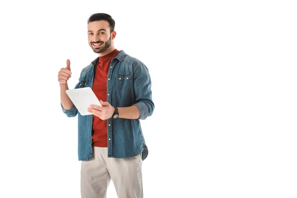 Sourire bel homme montrant signe idée tout en utilisant tablette numérique isolé sur blanc — Photo de stock