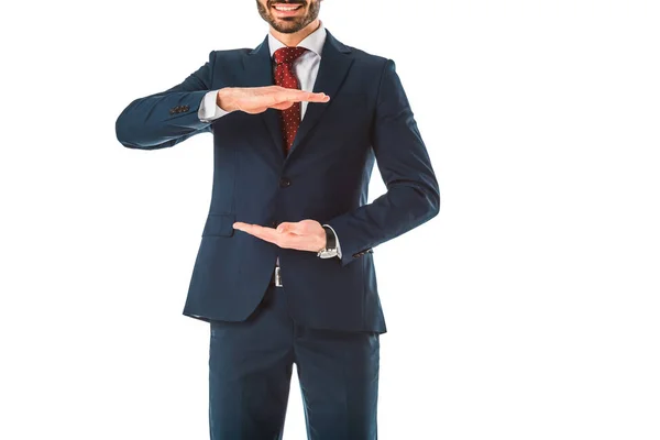 Teilansicht eines Geschäftsmannes im schwarzen Anzug, der isoliert auf Weiß gestikuliert — Stockfoto