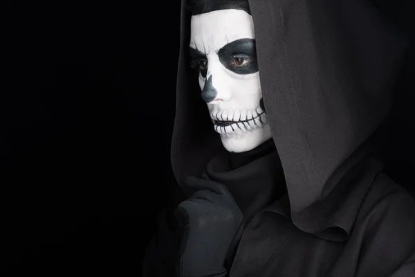 Mulher com maquiagem crânio olhando para longe isolado em preto — Fotografia de Stock