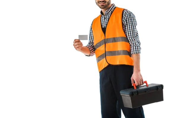 Vista recortada del hombre de construcción en chaleco de seguridad con tarjeta de visita en blanco aislado en blanco - foto de stock