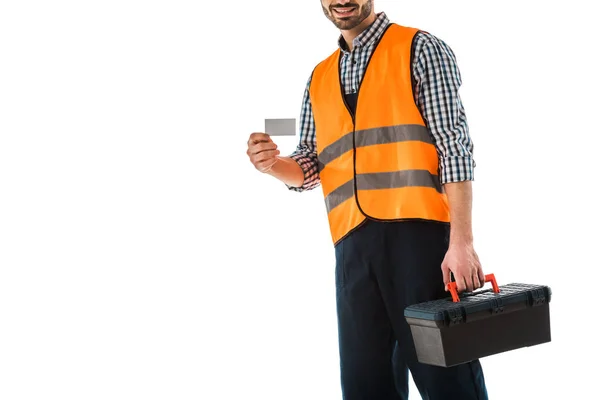 Vue recadrée de l'homme de la construction en gilet de sécurité tenant carte de visite vierge isolé sur blanc — Photo de stock