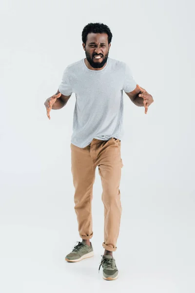 Aggressive african american man in grey t-shirt posing isolated on grey — Stock Photo