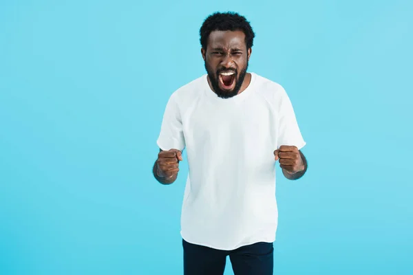 Aggressive african american man screaming isolated on blue — Stock Photo