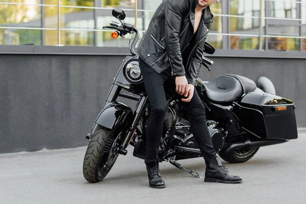 Cropped view of shirtless motorcyclist standing near motorcycle outside — Stock Photo