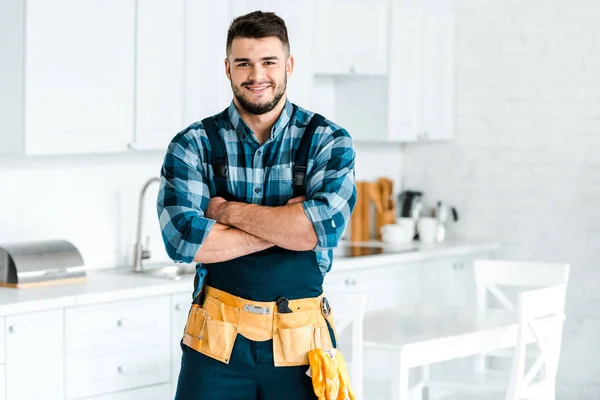 Happy bearded man smiling while standing with crossed arms — Stock Photo