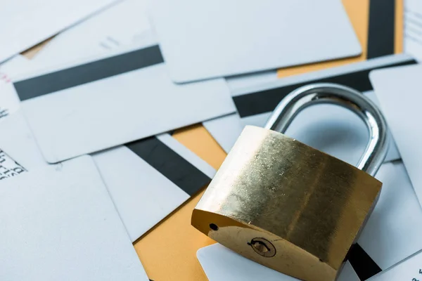 Selective focus of metallic padlock near credit cards — Stock Photo