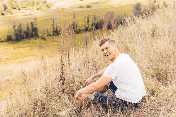 Handsome man in t-shirt smiling and looking at camera — Stock Photo