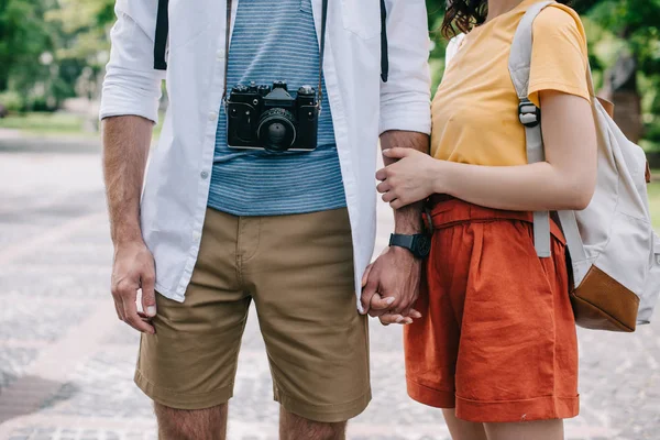Cropped view of young woman standing with photographer — Stock Photo