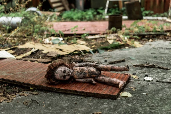 Selective focus of burnt baby doll on asphalt in chernobyl — Stock Photo