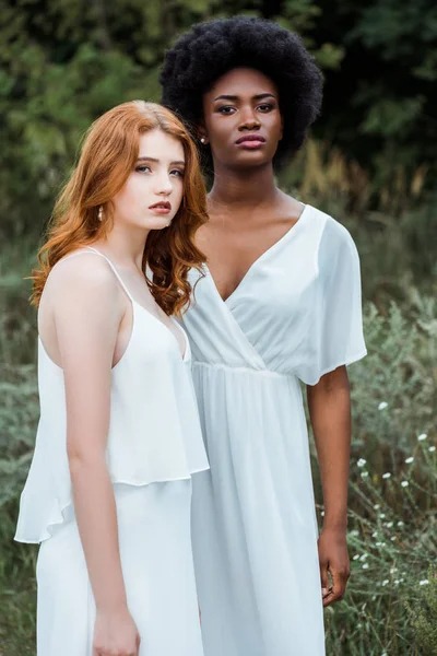 Redhead girl standing with african american friend outside — Stock Photo