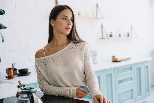Beautiful tender girl with long hair posing in kitchen at home — Stock Photo