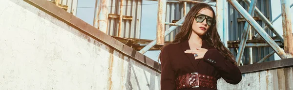 Fashionable model posing in trendy burgundy suit on urban roof — Stock Photo