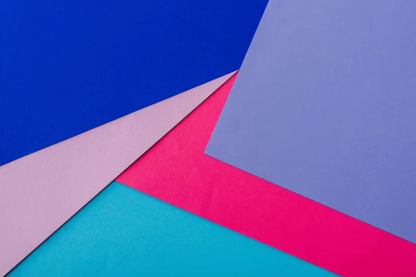 Fond géométrique abstrait avec papier rose, bleu et violet — Photo de stock