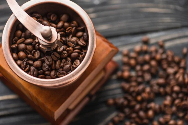 Selective focus of vintage coffee grinder with coffee beans — Stock Photo