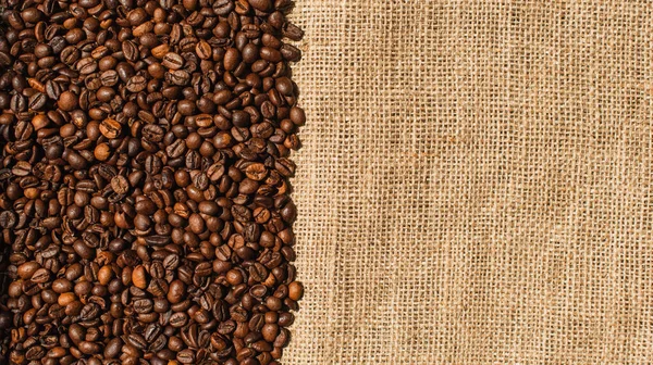 Top view of roasted coffee beans on sackcloth — Stock Photo