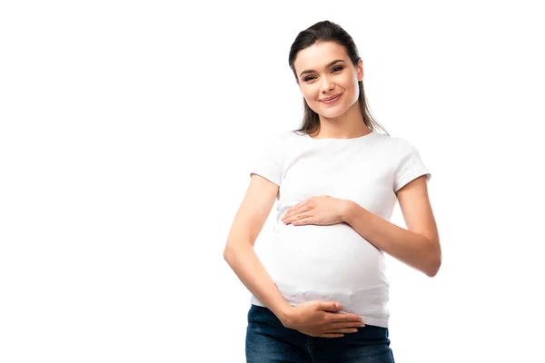 Mulher grávida em branco t-shirt tocando barriga isolada em branco — Fotografia de Stock