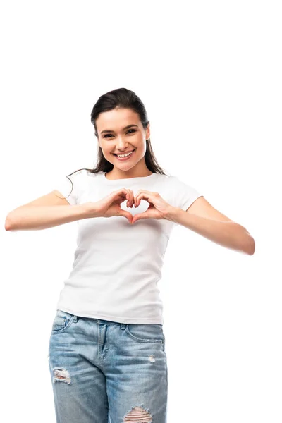 Junge Frau zeigt Herzzeichen isoliert auf weißem Grund — Stockfoto