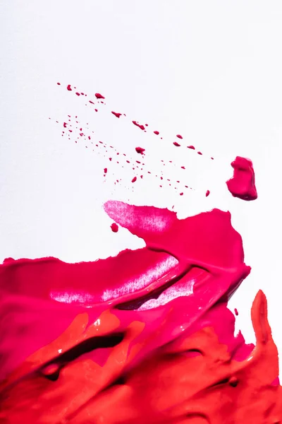Vue du dessus des coups de pinceau rose sur fond blanc — Photo de stock