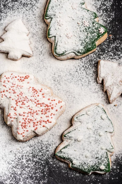 Close up view of decorated gingerbread cookies covered with sugar powder — Stock Photo