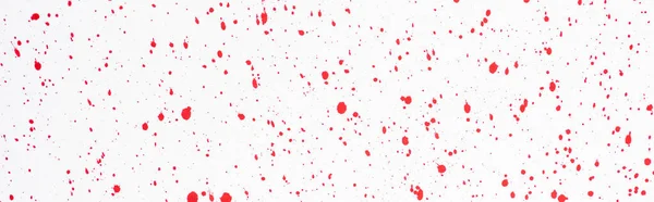Vue du dessus des taches abstraites de peinture rouge sur fond blanc, vue panoramique — Photo de stock