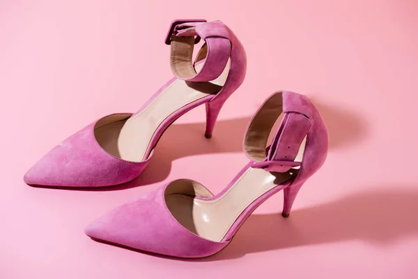 Pair of elegant suede heeled shoes on pink background — Stock Photo