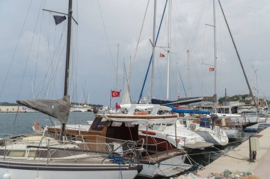 bağlantılı gemilerin limanda