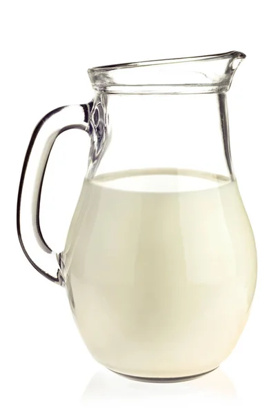 Dzbanek ze świeżym mlekiem organicznym. — Zdjęcie stockowe