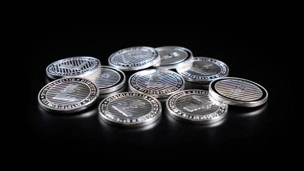 Litecoin Crypto Valuta Monete Sfondo Scuro — Foto Stock
