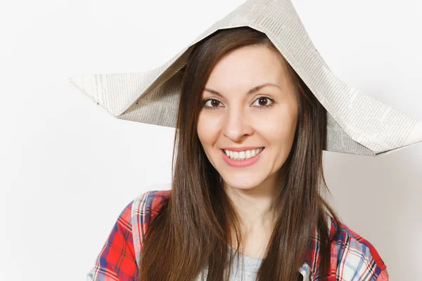 Portrait Jeune Femme Souriante Dans Chapeau Journal Isolé Sur Fond — Photo