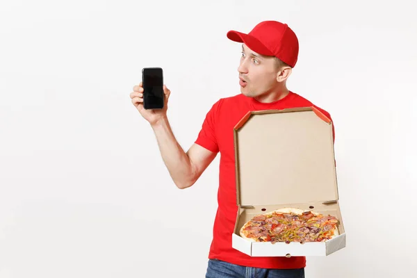 Entrega Homem Sorridente Uniforme Vermelho Isolado Fundo Branco Mensageiro Pizzaman — Fotografia de Stock